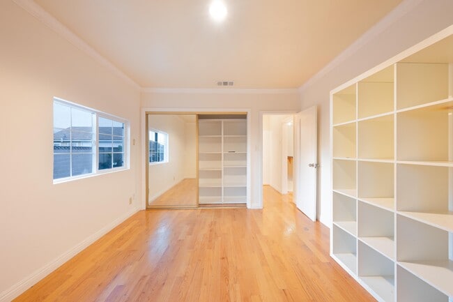 Building Photo - 331 W Bencamp St