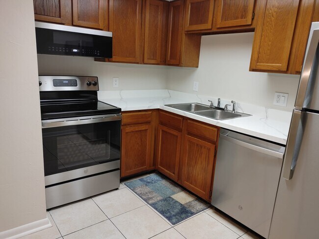 Building Photo - 4405 SW 74th Terrace