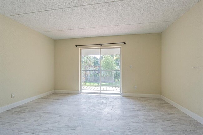 Building Photo - 2818 Somerset Park Dr