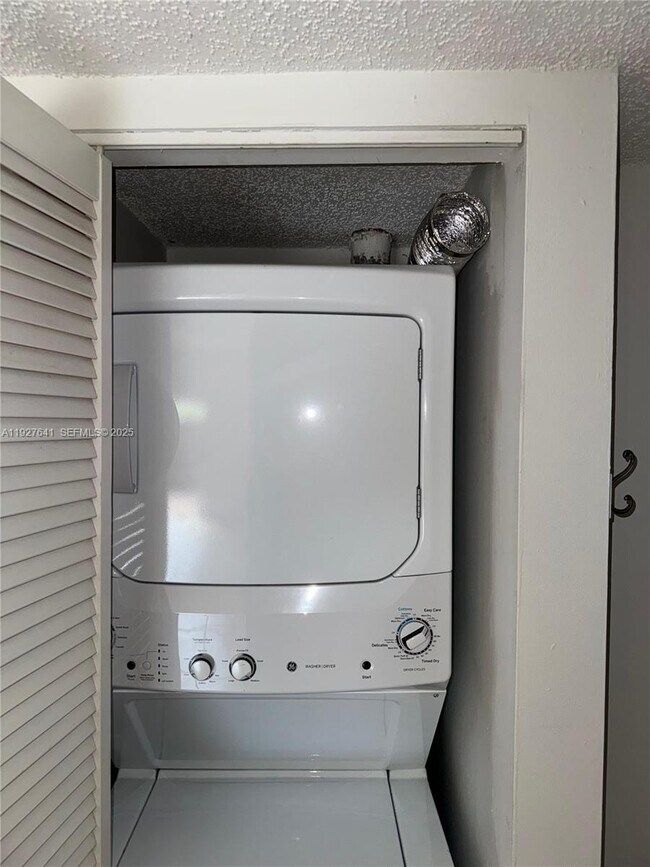 Building Photo - 4708 NW 114th Ave