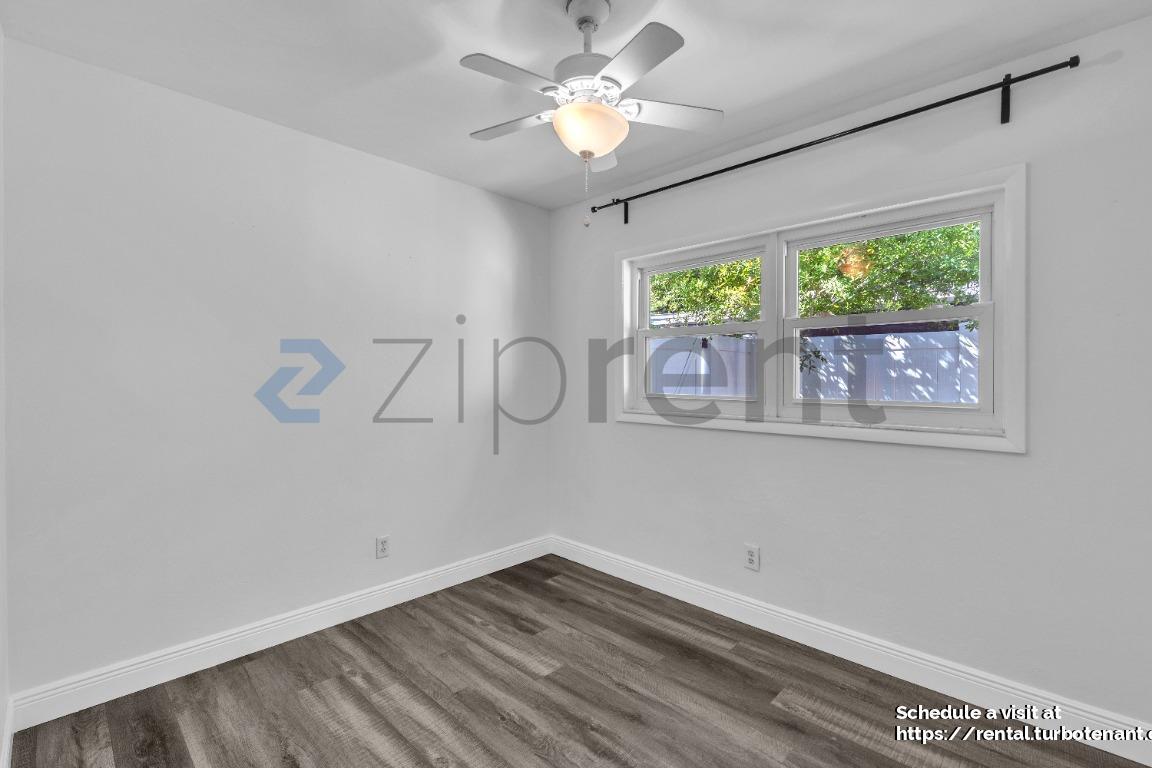 Building Photo - 3321 W Iowa Ave