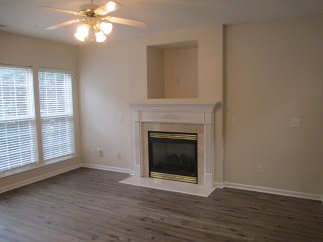 Building Photo - Lovely 3br/2.5ba in exc community, 2 car gar, exc deck, comm rec included!! Avail July 15, 2026!