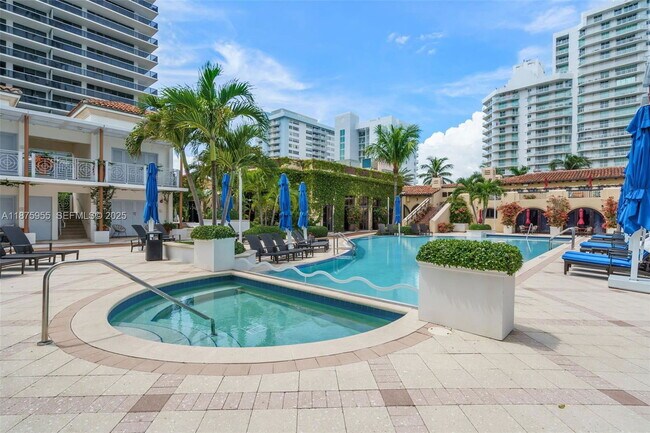 Building Photo - 5959 Collins Ave