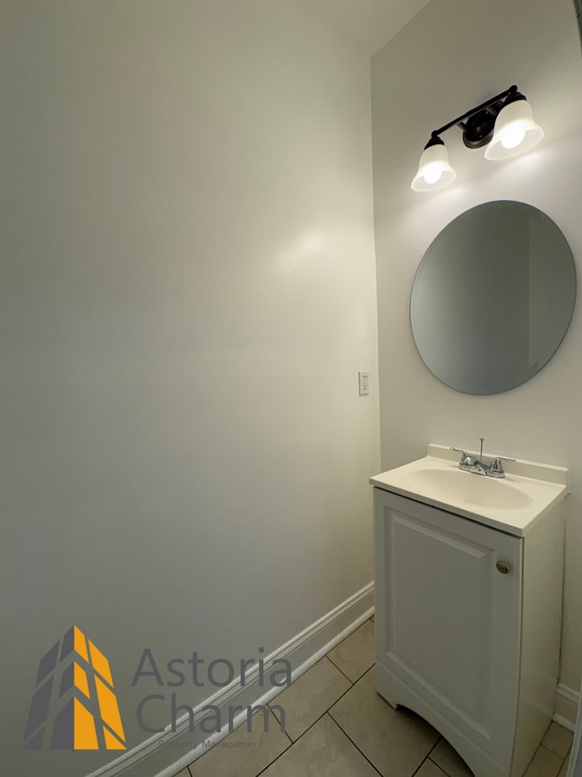 Building Photo - Move In by September 30th: Get 1 Month FRE...