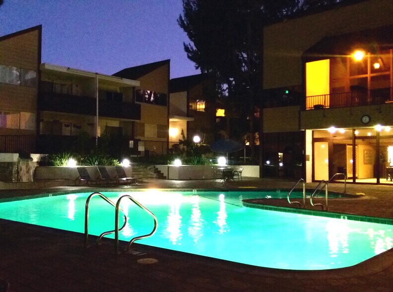 Building Photo - 6000 Canterbury Dr