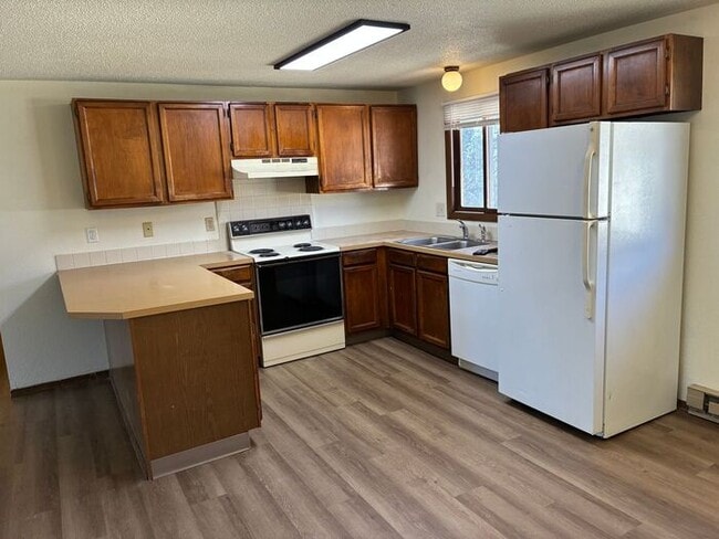 Building Photo - Cozy 2 Bed/1 Bath Apartment in North Lovel...