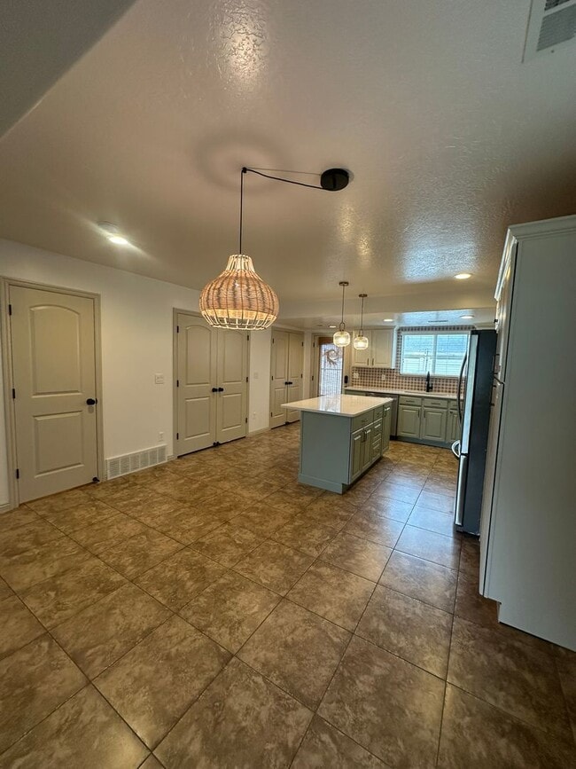 Building Photo - 3 Bed | 2.5 Bath Home in South Weber – Ready for Move-In!