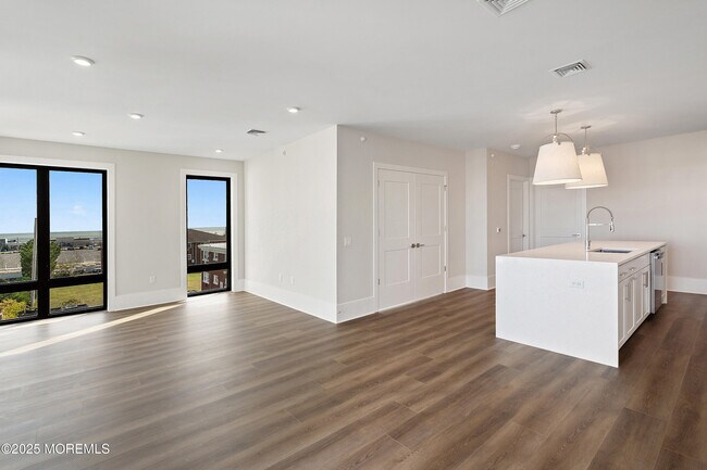 Primary Photo - 215 2nd Ave