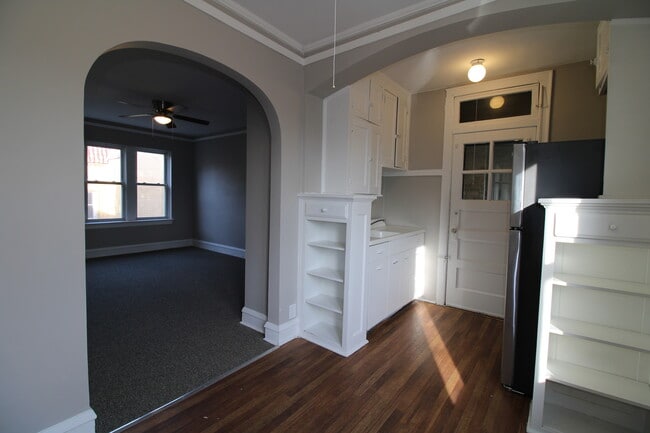 Building Photo - 5802 N Mason Ave