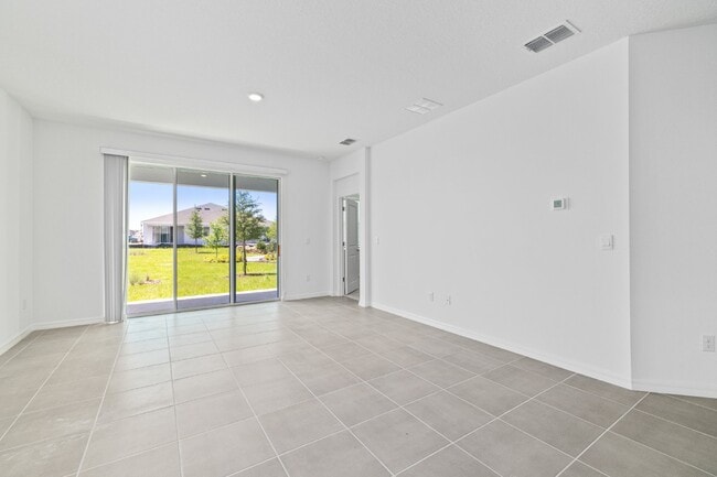 Building Photo - "WoodCreek Charming 3-Bed, 2-Bath Home with Granite Countertops and Screen in back porch on Bendi...