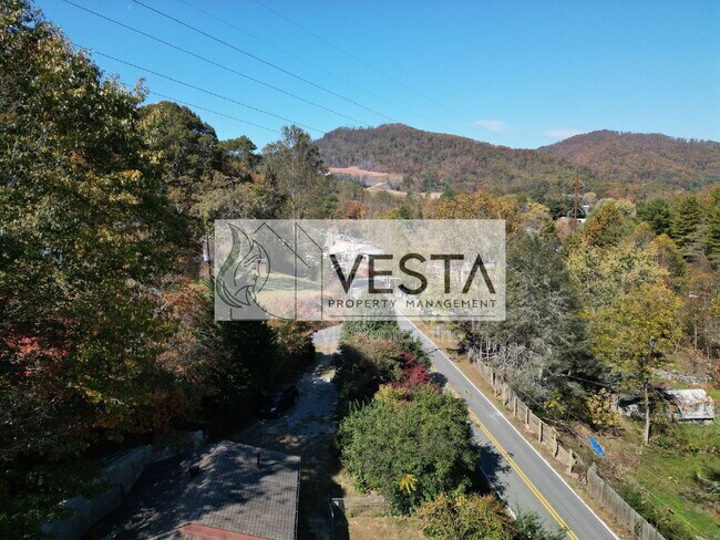 Building Photo - 78 Old Oak Hill Rd