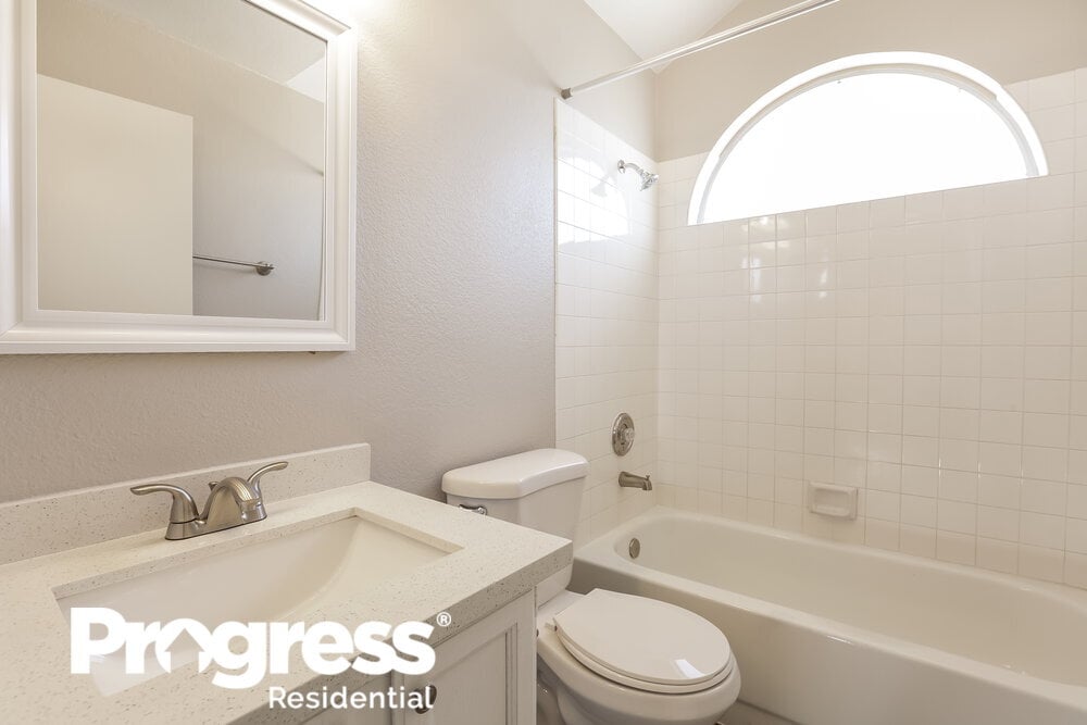 Building Photo - 800 Rock Springs Dr