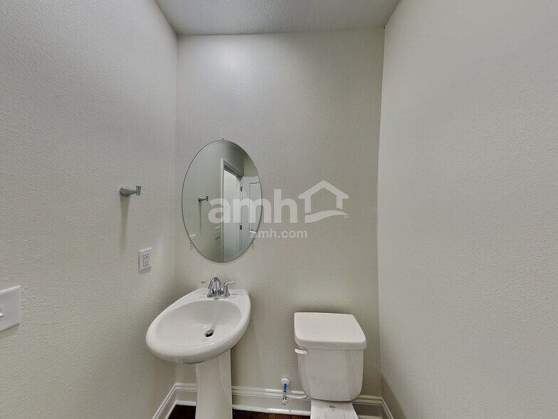 Building Photo - 409 Onate Cir
