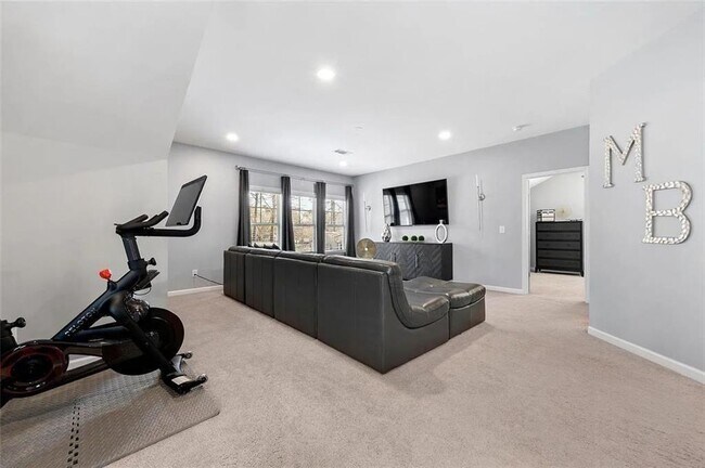 Building Photo - 3165 Oakdale Rd