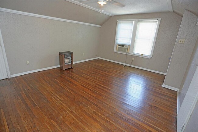 Building Photo - 5604 Chaucer Dr