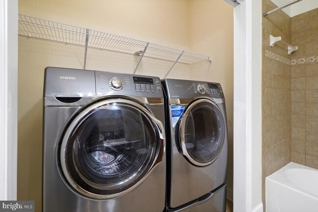 Building Photo - 505 Jurgensen Pl