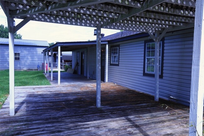 Building Photo - 1117 County Rd 515