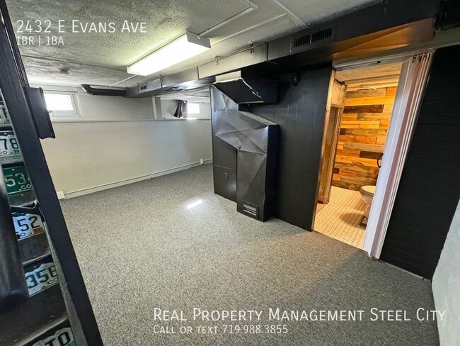 Building Photo - 2432 E Evans Ave