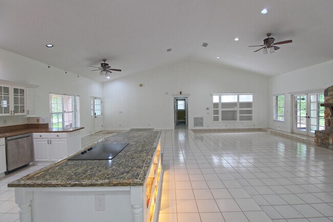 Building Photo - 10690 Barn Rd