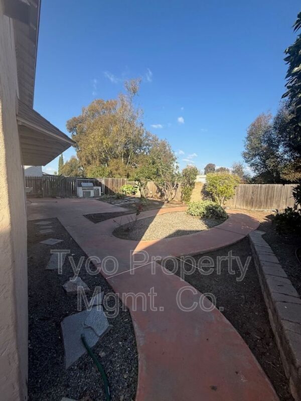 Building Photo - 863 Crystal Creek Ct