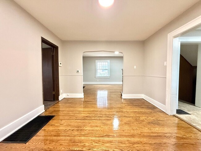 Building Photo - 4 Bedroom House