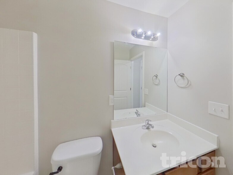 Building Photo - 806 Simones Ct