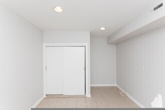 Building Photo - 2 bedroom in Chicago IL 60614