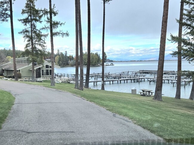 Building Photo - Fully furnished 2+ bed/2.5 bath on Flathead Lake (Available September thru May)