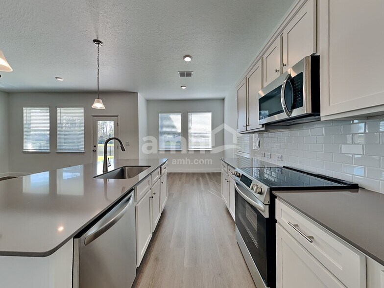 Building Photo - 27656 St Andrews Ave