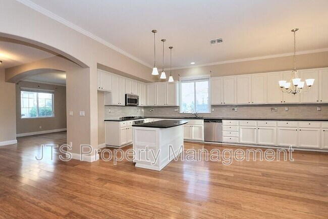 Building Photo - 2040 San Esteban Cir