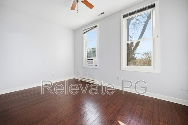 Building Photo - 2206 Parkwood Ave