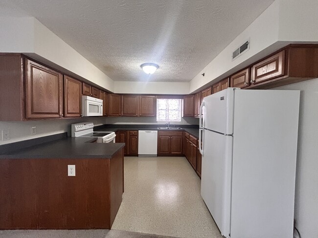 Building Photo - 23 Rosewood Ct