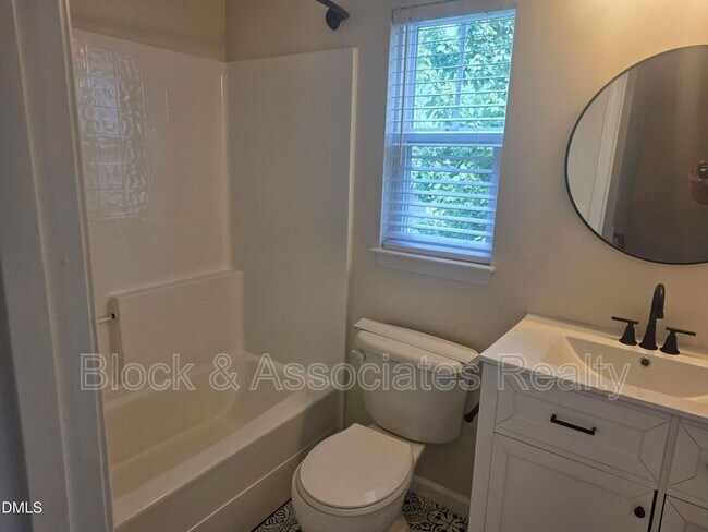 Building Photo - 124 Braeside Ct