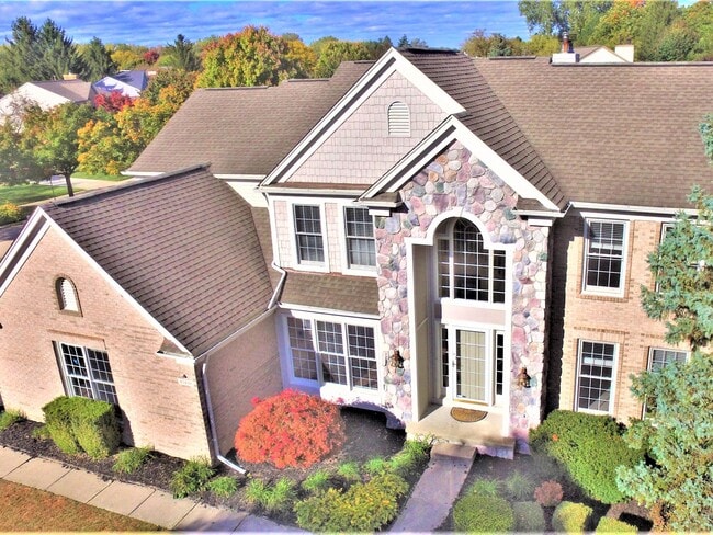 Building Photo - 47498 Fox Run Dr