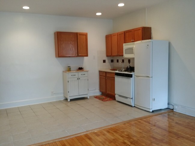 Primary Photo - 756 S Front St