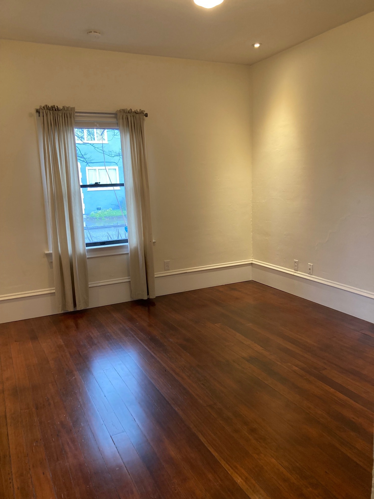 front bedroom - 407 Avon St