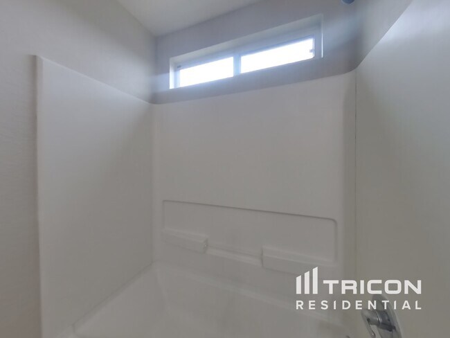 Building Photo - 2511 Sunset Bend