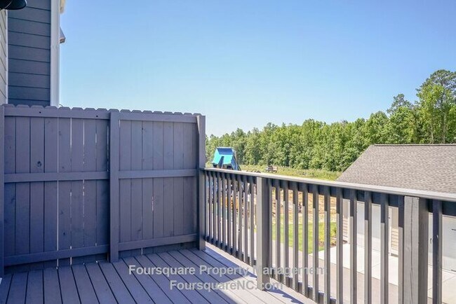 Building Photo - Modern 3-Story Townhome with Entry-Level Bonus Room, Back Deck & Garage , Community Pool in North...
