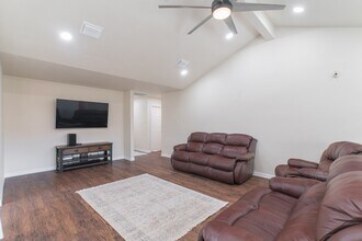 Building Photo - 4913 Deerwood Cir