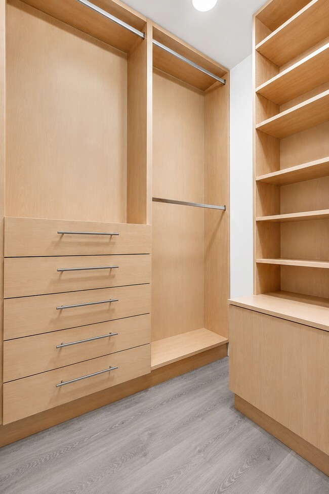 Building Photo - 2881 N Oakland Forest Dr
