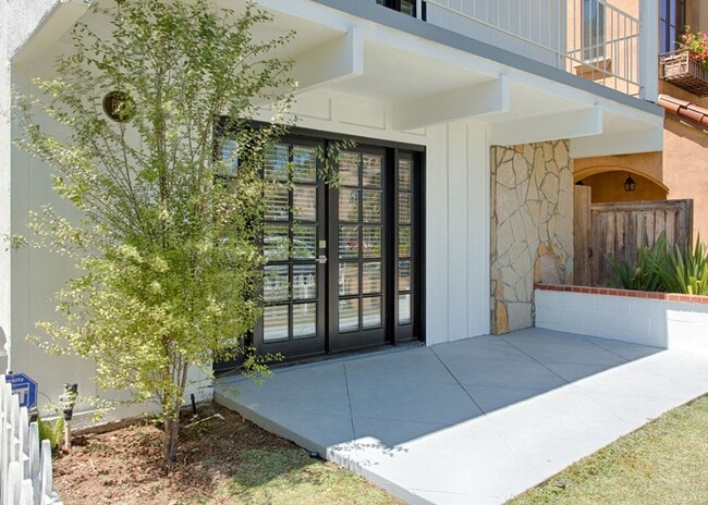 Building Photo - 603 Begonia Ave