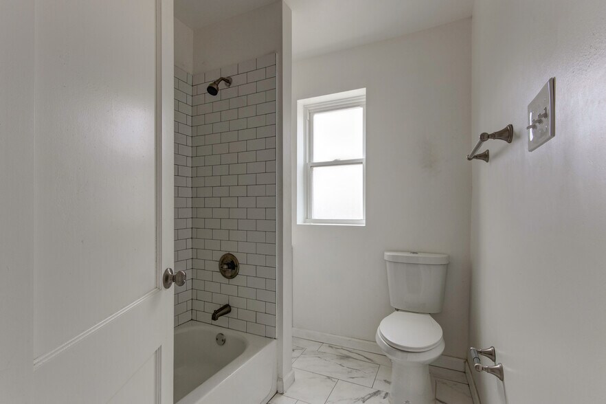 Building Photo - 4021 Dover Pl