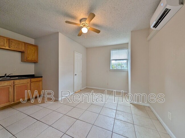 Building Photo - 1943 Hardee St