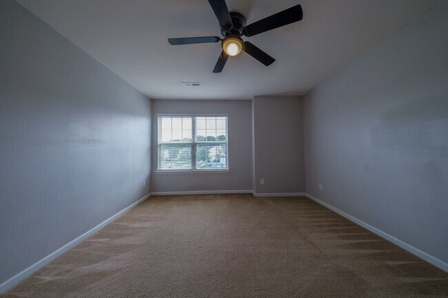 Building Photo - 1301 Waldridge Ct