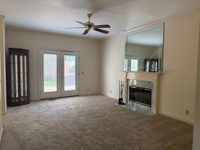 Building Photo - 7033 Northridge Dr