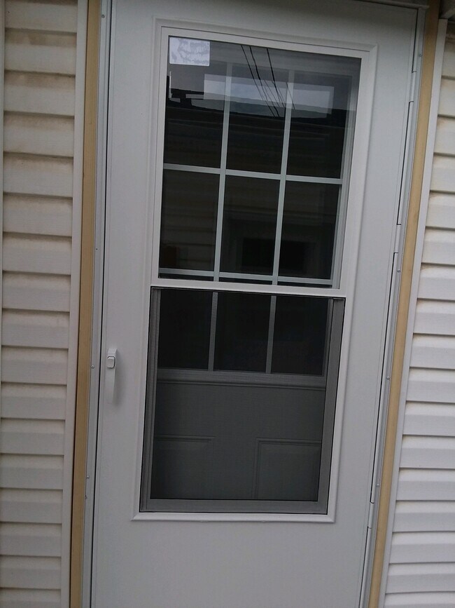 Building Photo - 322 E 4th St