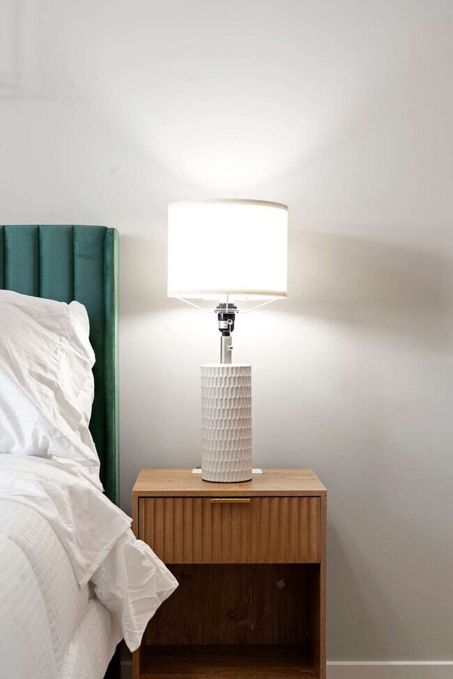 Building Photo - 6044 N Winthrop Ave