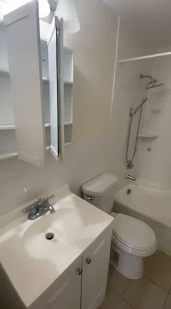 Building Photo - JULY 1-bedroom West Roxbury
