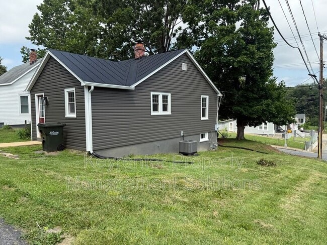 Building Photo - 202 Grubert Ave