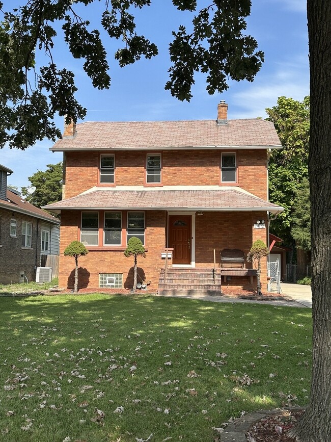 Primary Photo - 192 Waubansee Rd